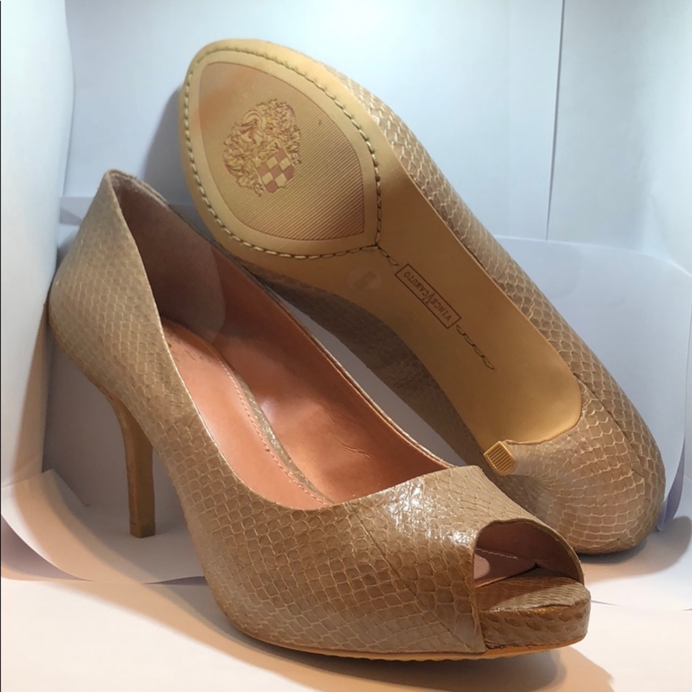 NWoB Vince Camuto Nude Snakeskin Peeptoe 3” heel.